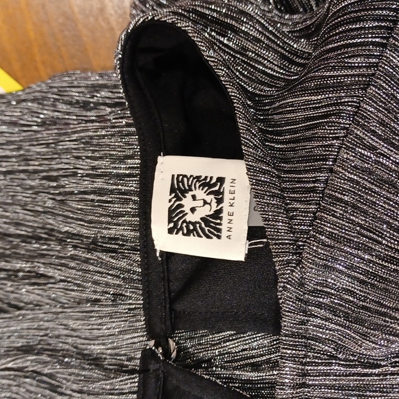 Anne Klein Metallic Cold Shoulder Ruffled Stretch Top NEW - Picture 8 of 10